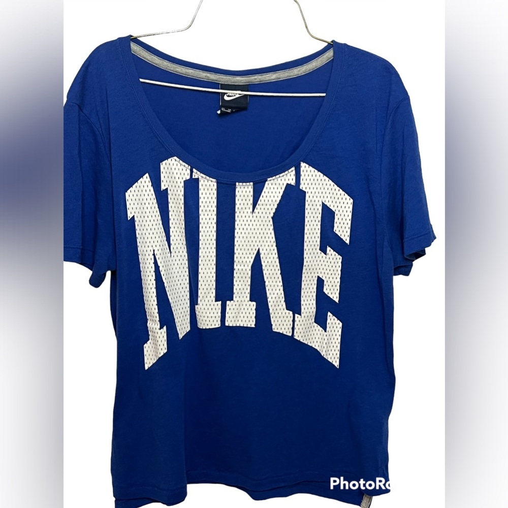 Nike Cropped Scoop Neck Tee